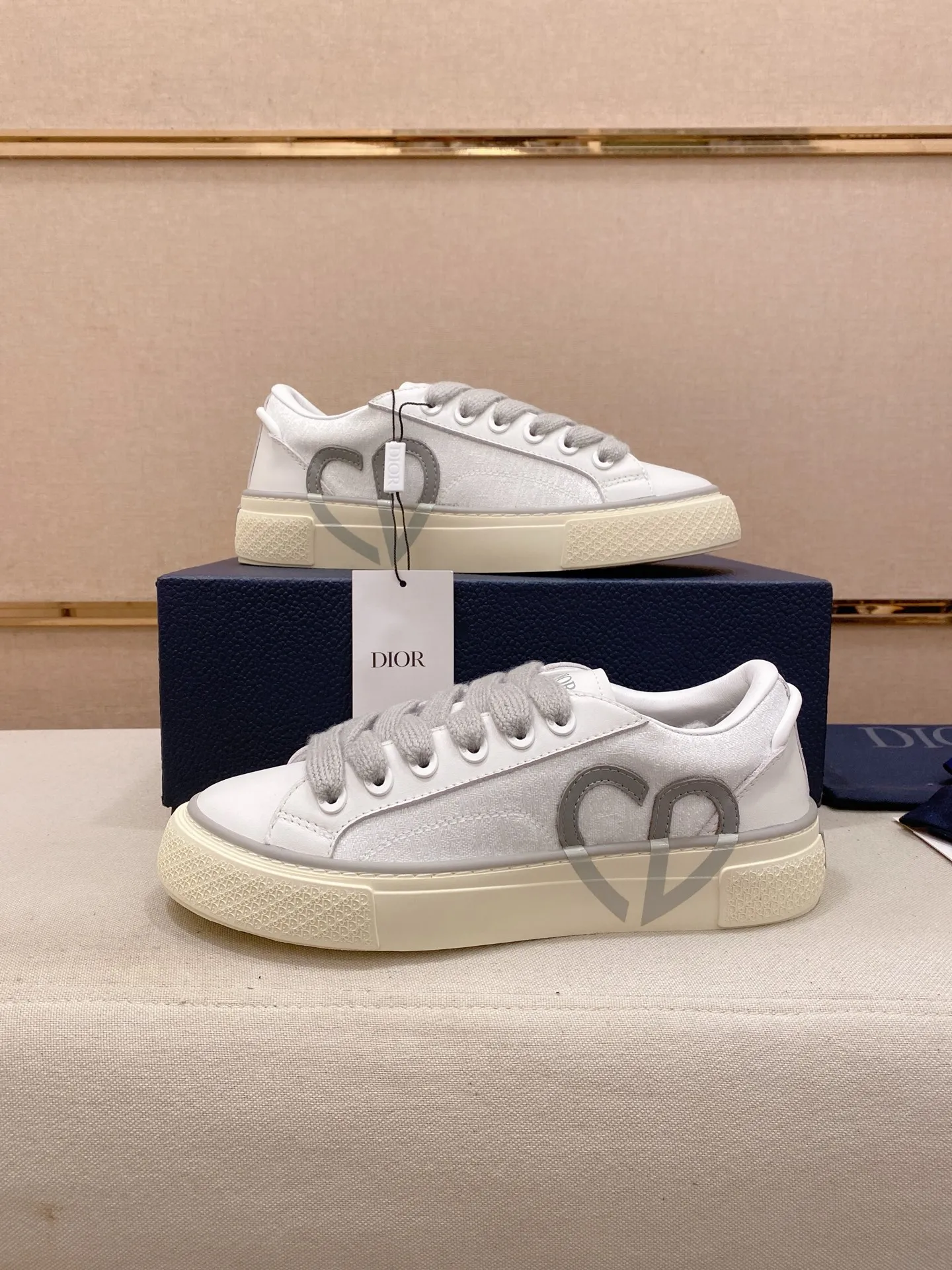 Factory price: 300 Men's shoes 💰[Dior·Dior] Top 🔍Couple style 💏🔍New casual sports style couple shoes, new four-season design, perfect workmanship, lace-up lazy style to create cabinet quality, upper: imported first-layer cowhide, sheepskin lining is soft and comfortable, ultra-light TPU wear-resistant outsole, simple, versatile fashion men's shoes, excellent color code number 35--44
